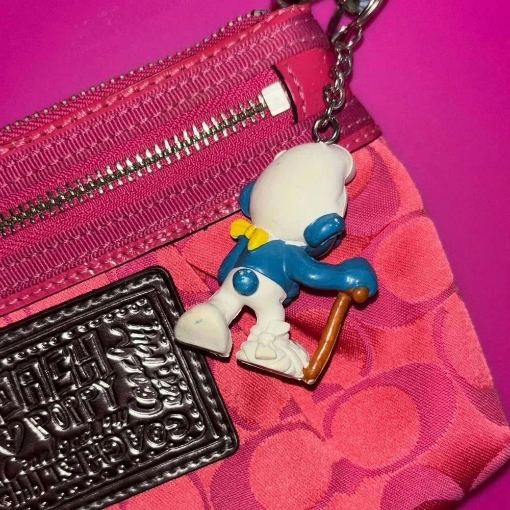 Vintage Smurf Keychain – Classic Cartoon Collectible